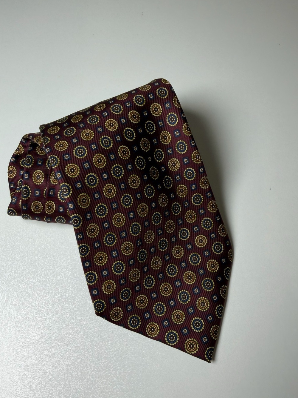 Venanzi Seta di Como 100% Silk Made in Italy Burgundy Medallion Silk Tie Paisley